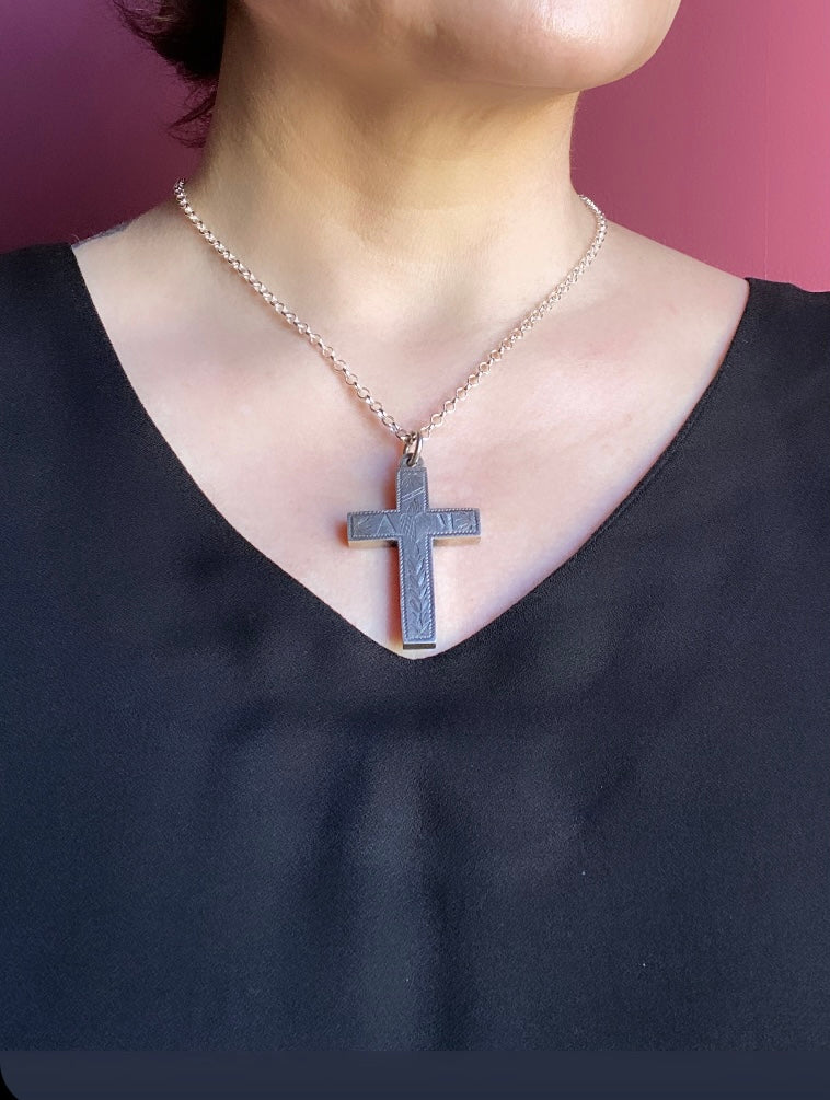 Antique Sacred Heart Cross Pendant - ShopSacredBarcelona